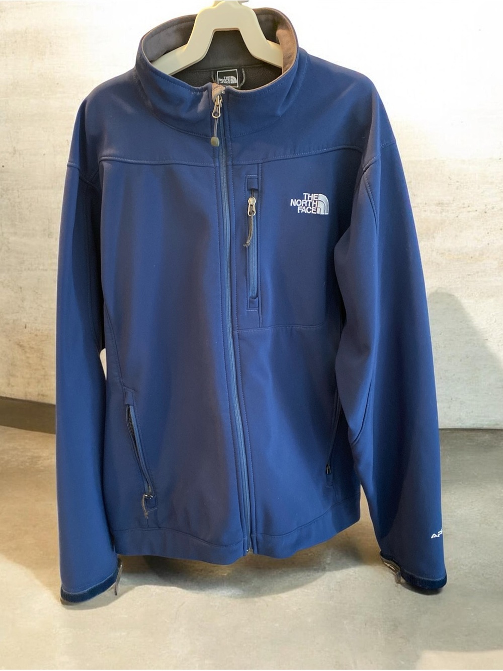 The North Face Men's Apex Bionic Softshell Jacket in navy blue.